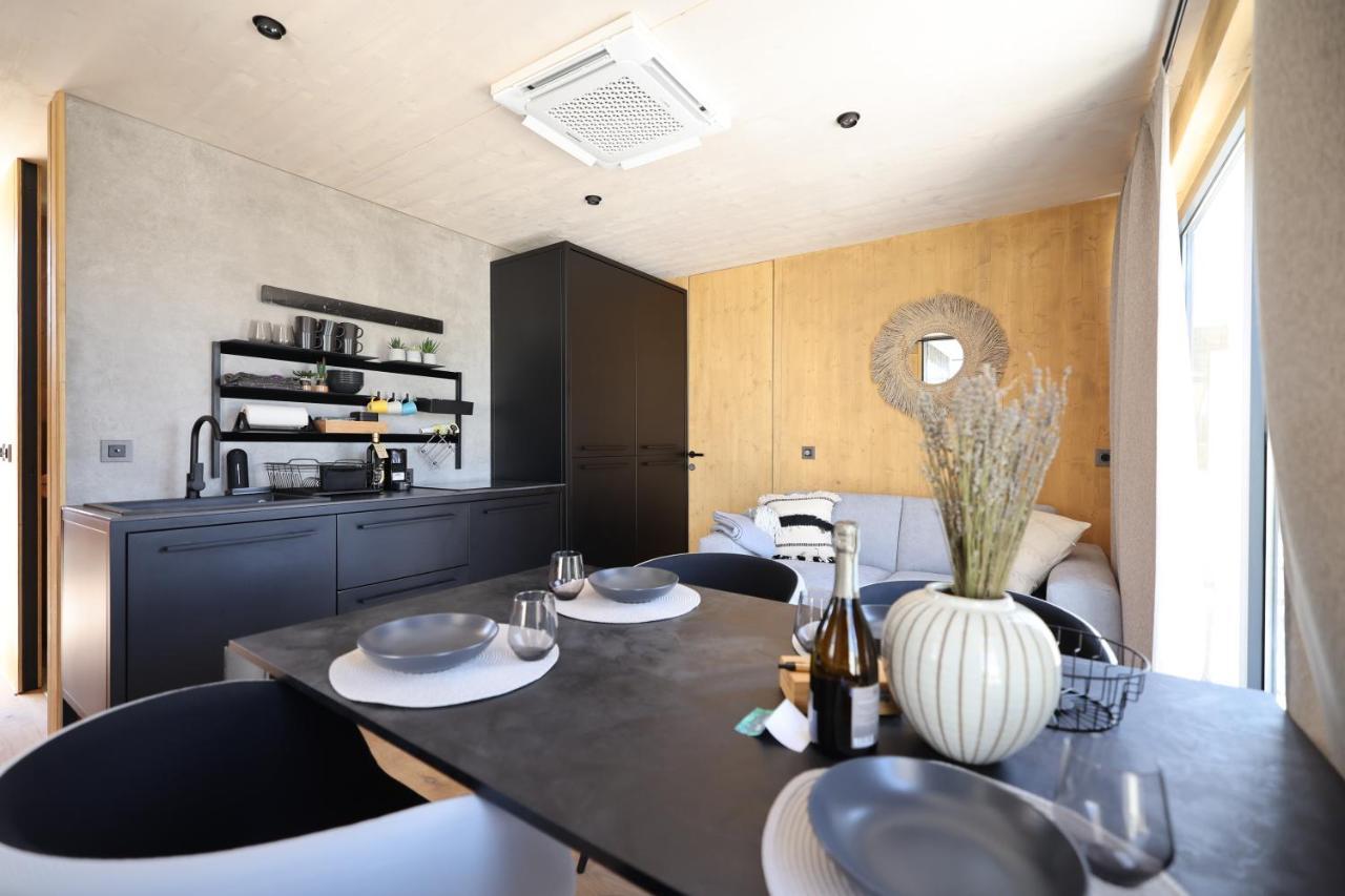 The Beach Eco Resort Premium Mobile Homes By Oiko Collection Tisno Eksteriør billede